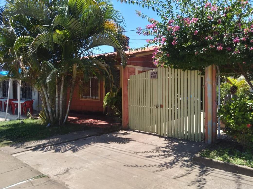 Necoclí Habitacion Triple Con Cocina Y Bano Privado المظهر الخارجي الصورة